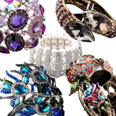 Bild: Die Luxusbabe Boutique präsentiert die neue Karen Ly Armreifkollektion 2011