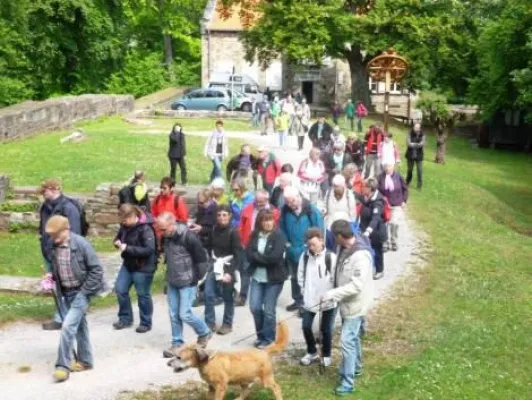 Bild: Dritter Hattinger Schnadegang: Entlang der Stadtgrenze von Nierenhof nach Sprockhövel
