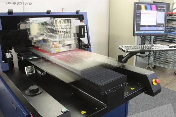 Bild: Digitaler Siebdruck in der Textilproduktion für kleinste Stückzahlen