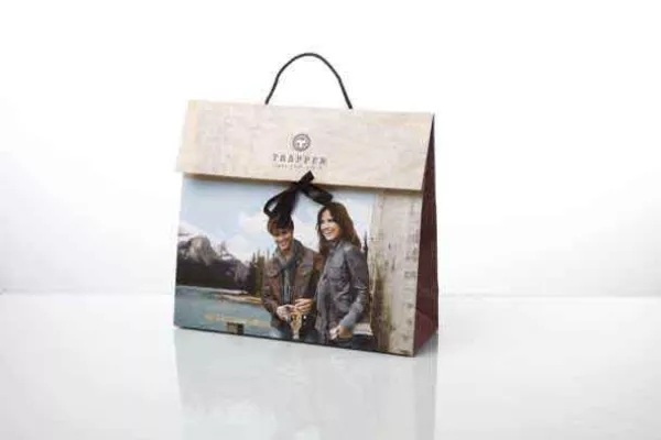 Dekorativer Stil, bleibender Wert: Riedle empfiehlt Tragetasche TopLuxe/Gift mit Verschlussmechanismus Bild: Dekorativer Stil, bleibender Wert: Riedle empfiehlt Tragetasche TopLuxe/Gift mit Verschlussmechanismus