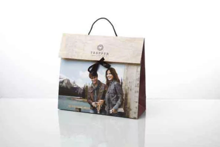 Bild: Dekorativer Stil, bleibender Wert: Riedle empfiehlt Tragetasche TopLuxe/Gift mit Verschlussmechanismus