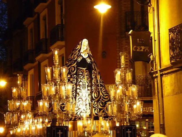 Bild: Brennender Judas und bunte Tänze: Ostern in Navarra