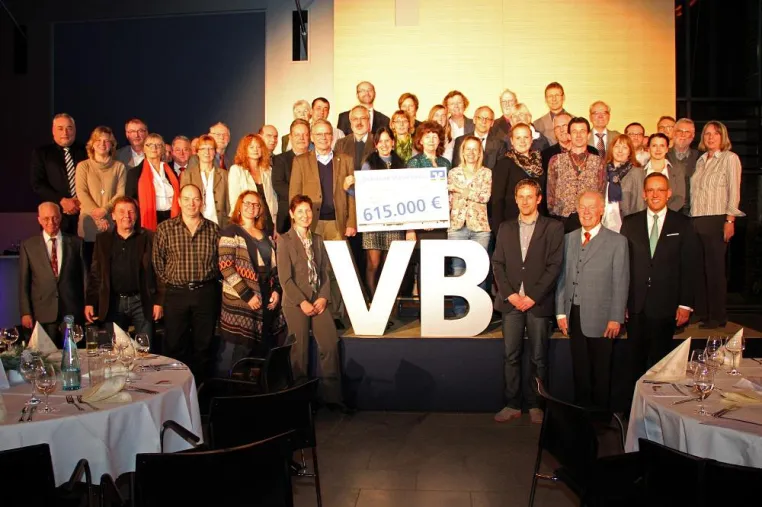 Volksbank Mittelhessen übergibt Spenden in Höhe von 615.000 Euro Bild: Volksbank Mittelhessen übergibt Spenden in Höhe von 615.000 Euro