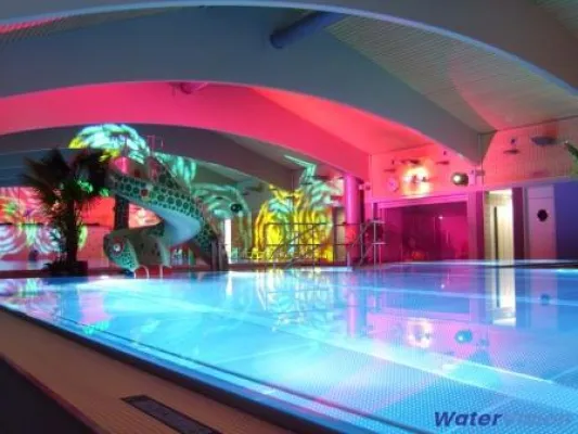 Bild: LED-Beleuchtung für Schwimmbäder