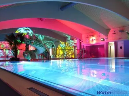Bild: LED-Beleuchtung für Schwimmbäder