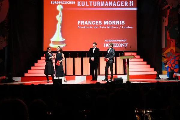 Bild: Frances Morris, Direktorin der Tate Modern London als „Europäische Kulturmanagerin des Jahres 2017“ geehrt