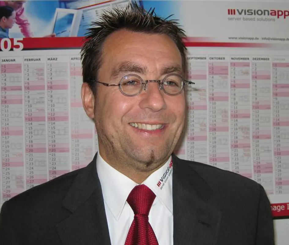 Martin Schrüter, Alliance Management bei visionapp, freut sich ?ber die gute Partnerschaft mit Fujitsu Siemens Computers.