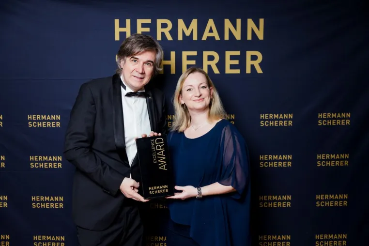 Bild: "Glückliche Kinder brauchen keinen Therapeuten" - Dortmunderin wird mit Excellence Award geehrt