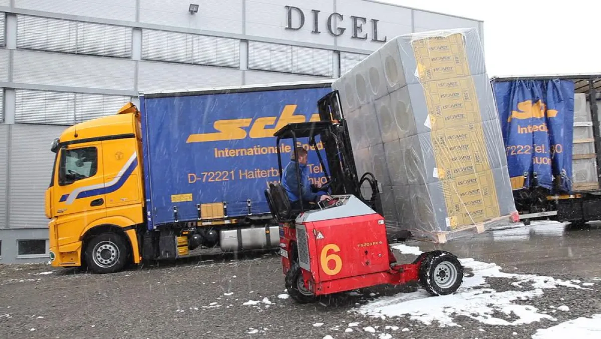 Alfred Schuon setzt spezielles Equipment wie beispielsweise geländegängige Mitnahmestapler ein.