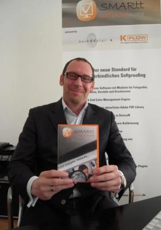Oliver Kammann, Geschäftsführer von K-Flow, präsentiert »SMARtt ? The Softproofware«