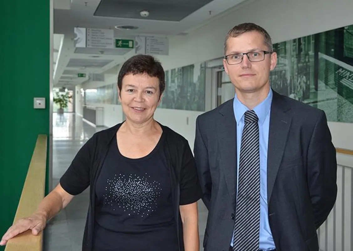 Chefärztin Dr. Martha Ludwig (l.) geht in den Ruhestand, neuer Chefarzt ist Prof. Dr. Henning Ebelt