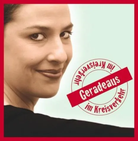 Bild: Gerade aus im Kreisverkehr mit Eva Eiselt