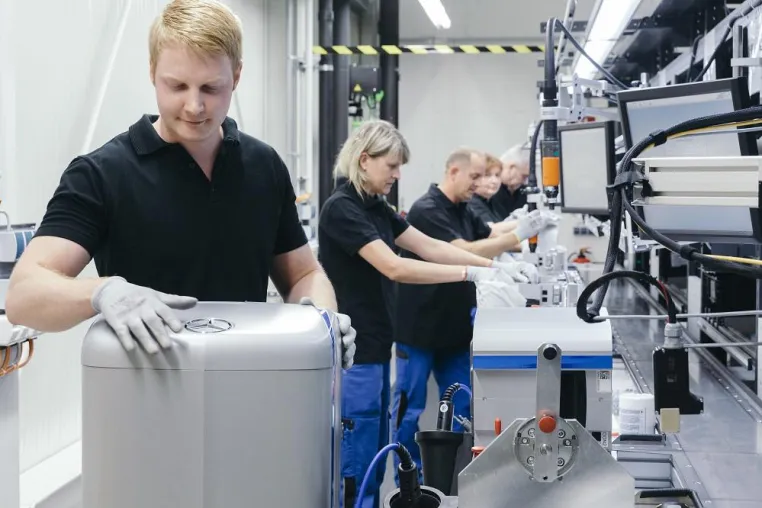Bild: Produktion von Energiespeichern mit dem ELAM-System