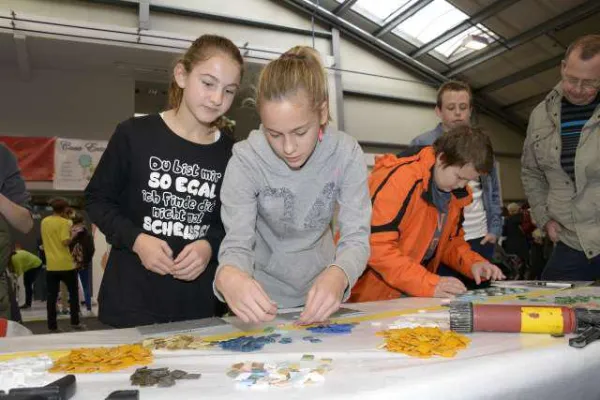 Bild: Über 2000 Besucher stürmten die Lehrlingsmesse im Walgau