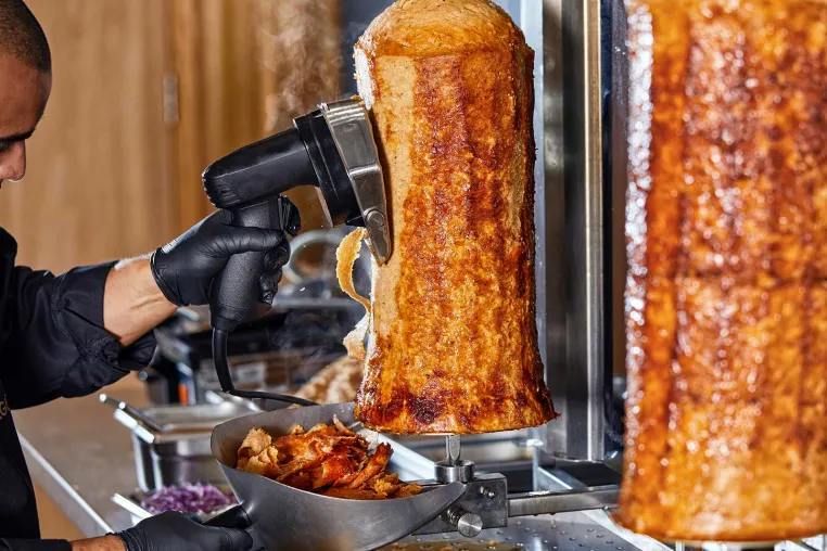 Bild: Düzgün und Vegetarian Butcher entwickeln Plant-based Kebab-Spieß