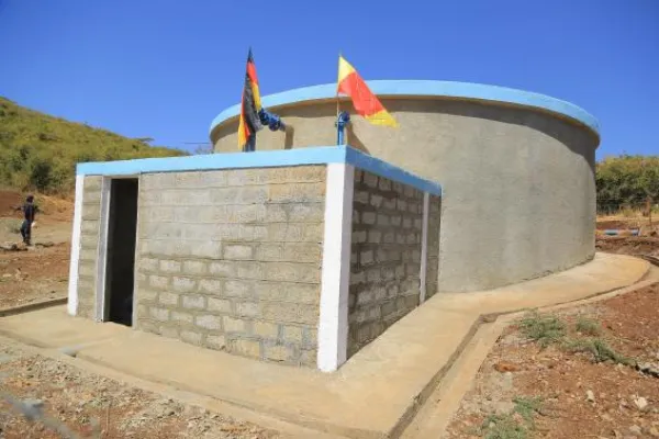 Bild: Stiftung Menschen für Menschen: Neue Wasserversorgung in Äthiopien wird eingeweiht