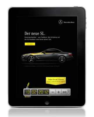 Bild: iPad als Zeitmaschine - Mercedes-Benz schickt SL Fans auf Zeitreise