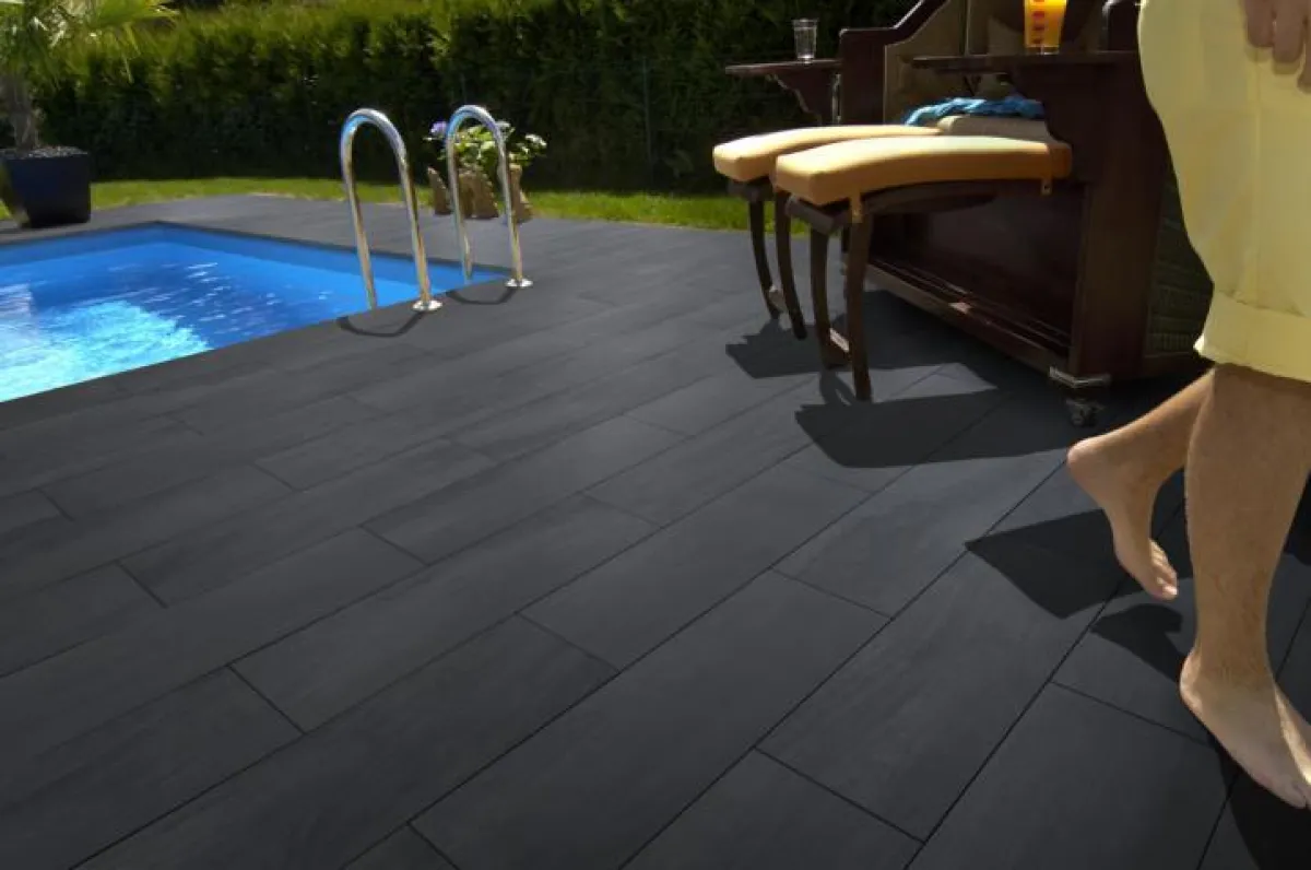 Die Yamino Betonplus-Platten bestechen durch ihre moderne Holzoptik und ihre dauerhafte Schönheit