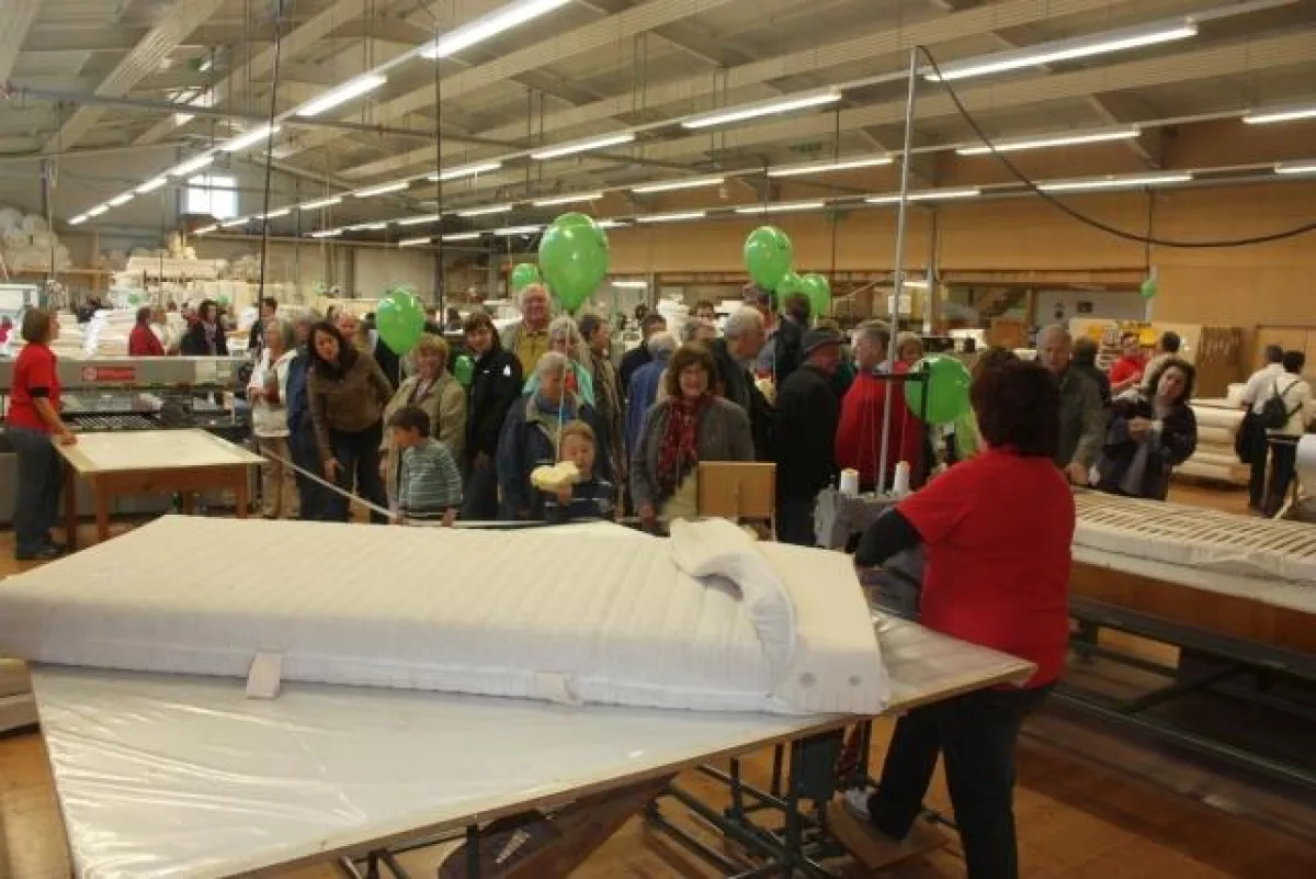 Die Fertigungshalle der Elzacher Matratzen GmbH am Tag der offenen Tür