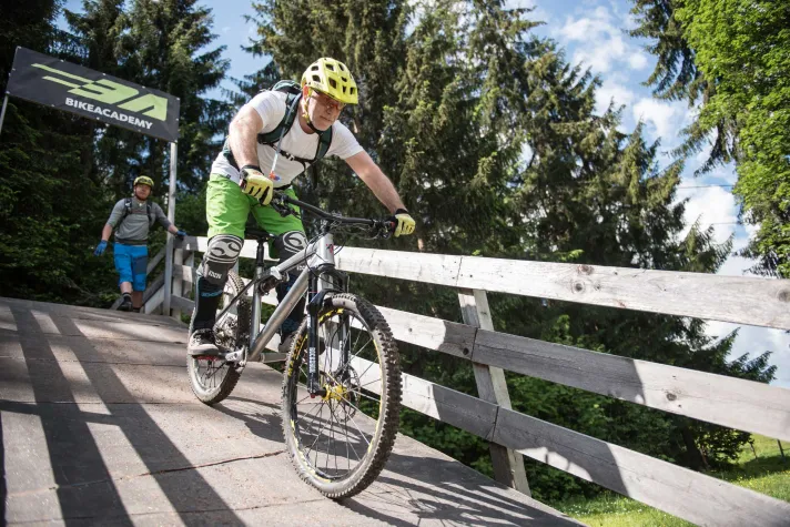 Bild: Neuer Trend: Bike-Fahrtechnik für die Generation 50 plus