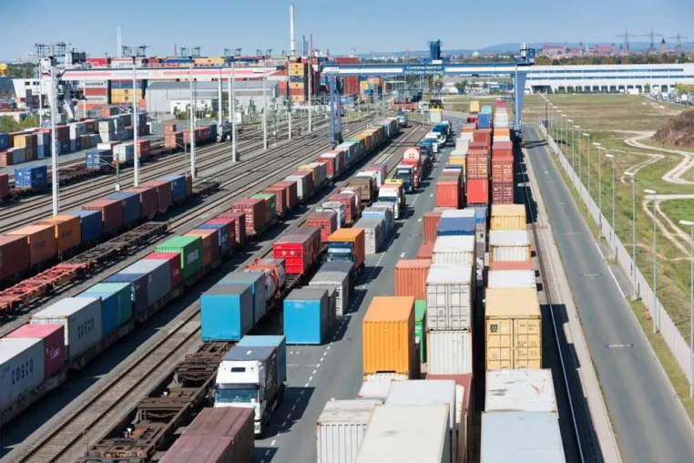 Bild: Nürnbergs Container-Terminal: Hauch von großer, weiter Welt