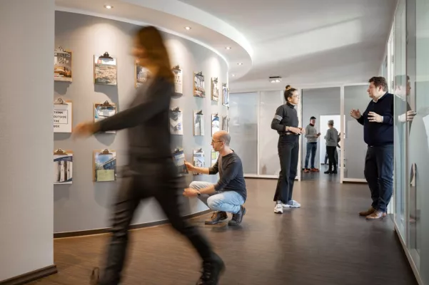 Die Marken-Maßschneider für den industriellen Mittelstand Bild: Die Marken-Maßschneider für den industriellen Mittelstand