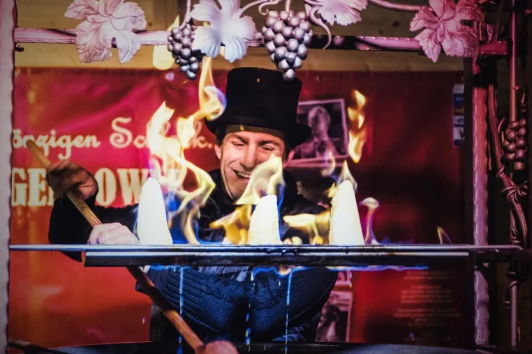 Bild: Feuerzangenbowle im Nikolaiviertel: Am 15. November öffnet das 6. Winter-Film-Fest in Berlin-Mitte