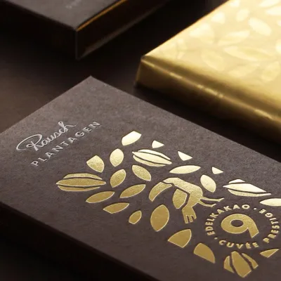 INTENSIV UND HOCHPROZENTIG – DIE CUVÉE PRESTIGE / Rausch launcht neue dunkle Edelkakao-Schokolade mit 84 % Bild: INTENSIV UND HOCHPROZENTIG – DIE CUVÉE PRESTIGE / Rausch launcht neue dunkle Edelkakao-Schokolade mit 84 %