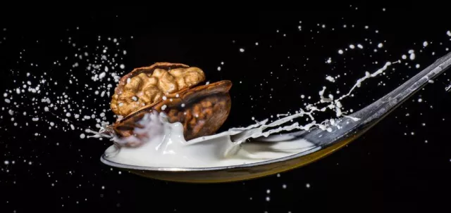 Und noch einmal: „Splash! Reingefallen!“ Highspeed-Fotografie ohne besondere technische Hilfsmittel Bild: Und noch einmal: „Splash! Reingefallen!“ Highspeed-Fotografie ohne besondere technische Hilfsmittel