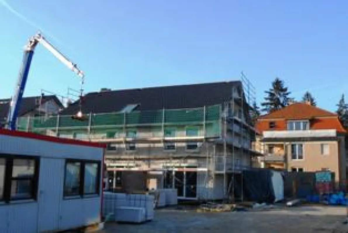 Die Rohbauarbeiten der 11 Reihenhäuser in der Kastellstraße sind in Kürze fertiggestellt.