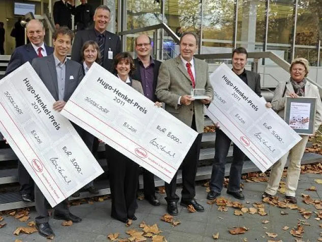 Bild: Henkel zeichnet Schulen für naturwissenschaftliche Projekte aus