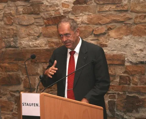 Mit ökosozialer Marktwirtschaft zur „Welt mit Zukunft“: Prof. Radermacher im Vortrag bei der Staufen AG Bild: Mit ökosozialer Marktwirtschaft zur „Welt mit Zukunft“: Prof. Radermacher im Vortrag bei der Staufen AG