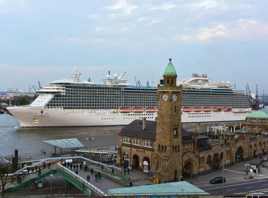 Bild: Regal Princess läuft erstmals Hamburg an