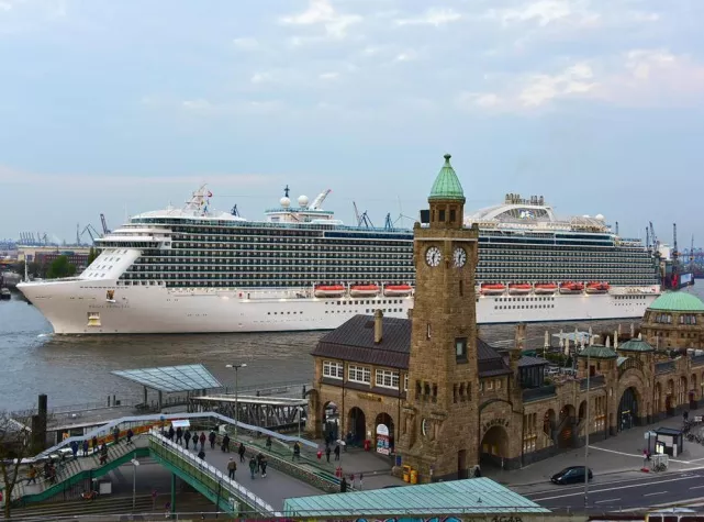 Bild: Regal Princess läuft erstmals Hamburg an