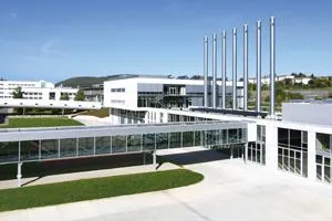 Bild: Viessmann: Mitarbeiter des Technischen Dienstes unterschreiben Serviceberichte digital