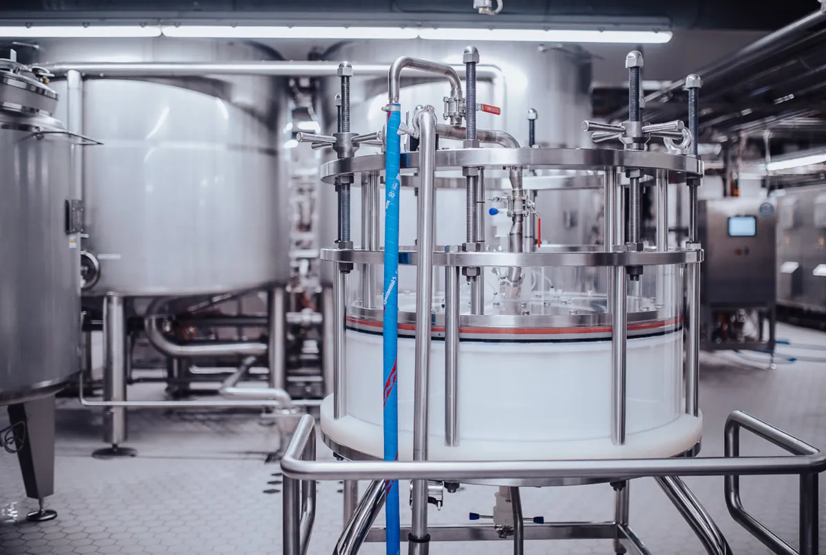 Purifikationskolonne im Werk von Mercurius Production
