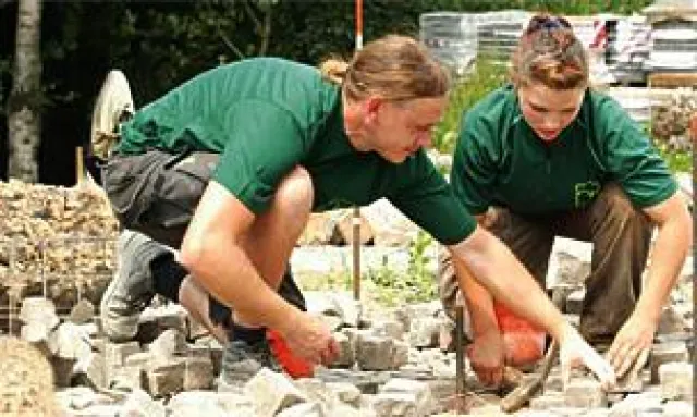 Bild: Umfrage unter GaLaBau-Azubis in Hessen und Thüringen - Hohe Akzeptanz für den Beruf des Landschaftsgärtners