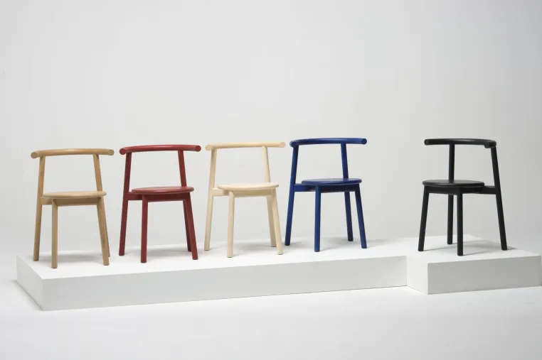 Bild: Mattiazzi: Wie aus Holz fließende Stuhlformen entstehen