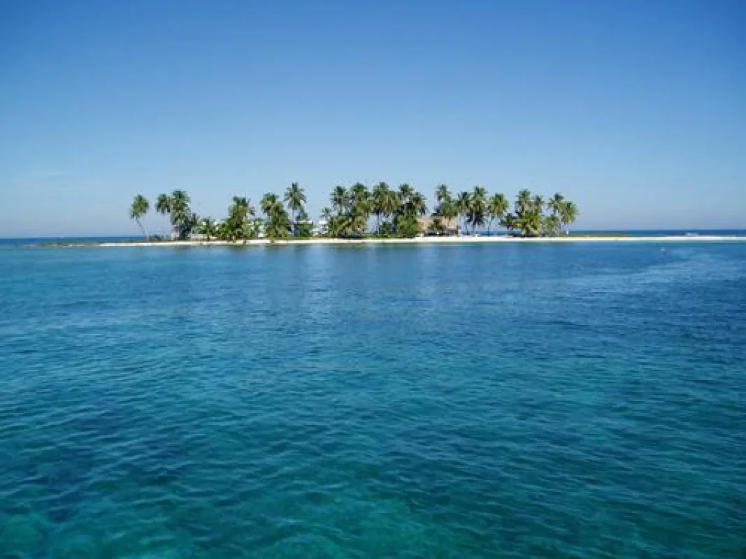 Belize ist ideal zum Katamaransegeln. Hunderte von kleinen Inselchen bilden das 480 Quadratkilometer große Segelrevier.