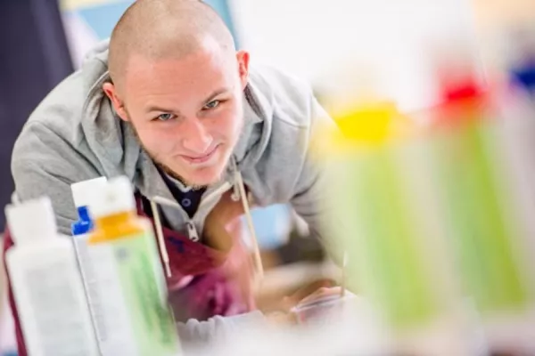 Bild: Jugendliche aus dem Liebenauer Berufsbildungswerk kehren an ihre Ausbildungsstätte zurück