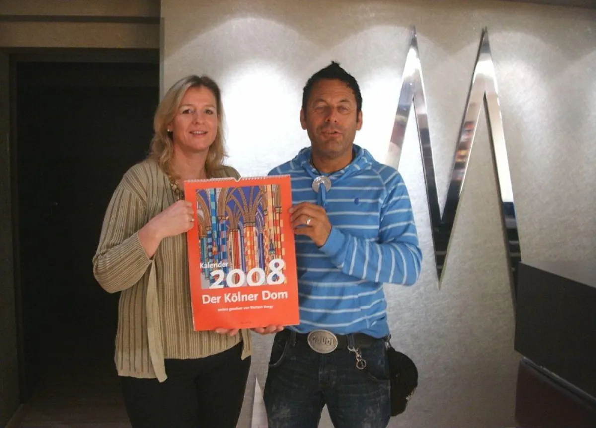 Künstler Romain Burgy (rechts) und Nicole Reinhardt, Resident Manager Hotel Lyskirchen Köln