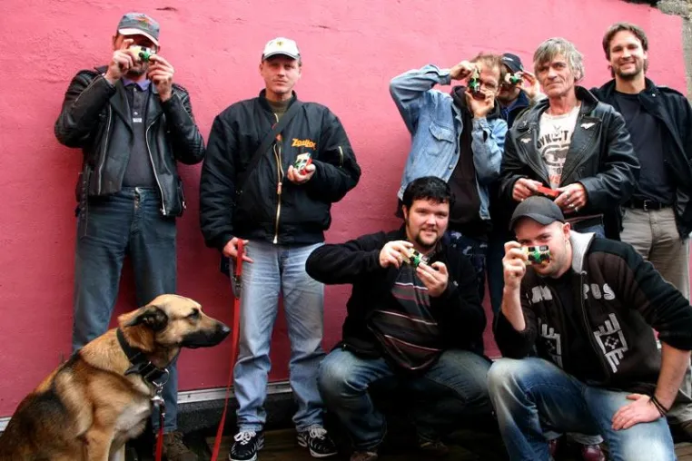 Duisburger Studenten beim Straßenprojekt von den Gesellschaftern gefördert Bild: Duisburger Studenten beim Straßenprojekt von den Gesellschaftern gefördert
