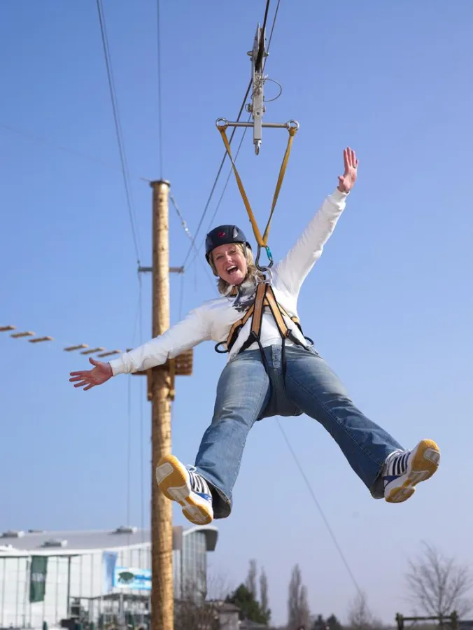 Riesiger Spaß im Flying Fox des SalzburgerLand Kletterpark Neuss