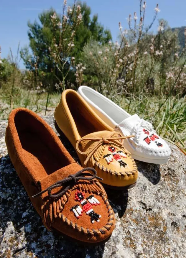 Das Original: Thunderbird Mokassin von Minnetonka - mit copyright-geschützter Perlenstickerei (Foto: C. Nielinger)
