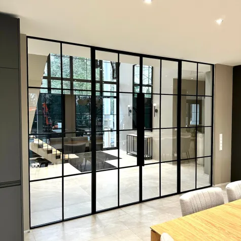 Bild: Vom Rohbau zum Loft: Warum Stahl-Glas-Türen moderne Wohnräume prägen