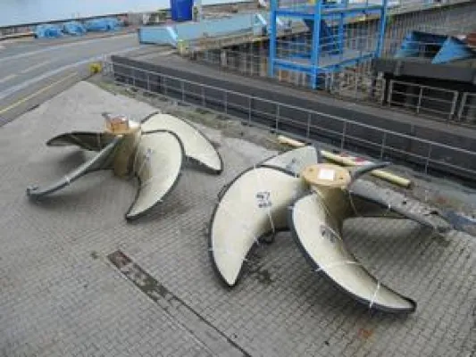 Bild: Giganten aus Messing: Schiffspropeller für das Kreuzfahrtschiff AIDAsol