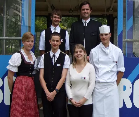 Bild: Lehre auf internationalem Niveau: 17 Auszubildende im Mercure Hotel Garmisch-Partenkirchen