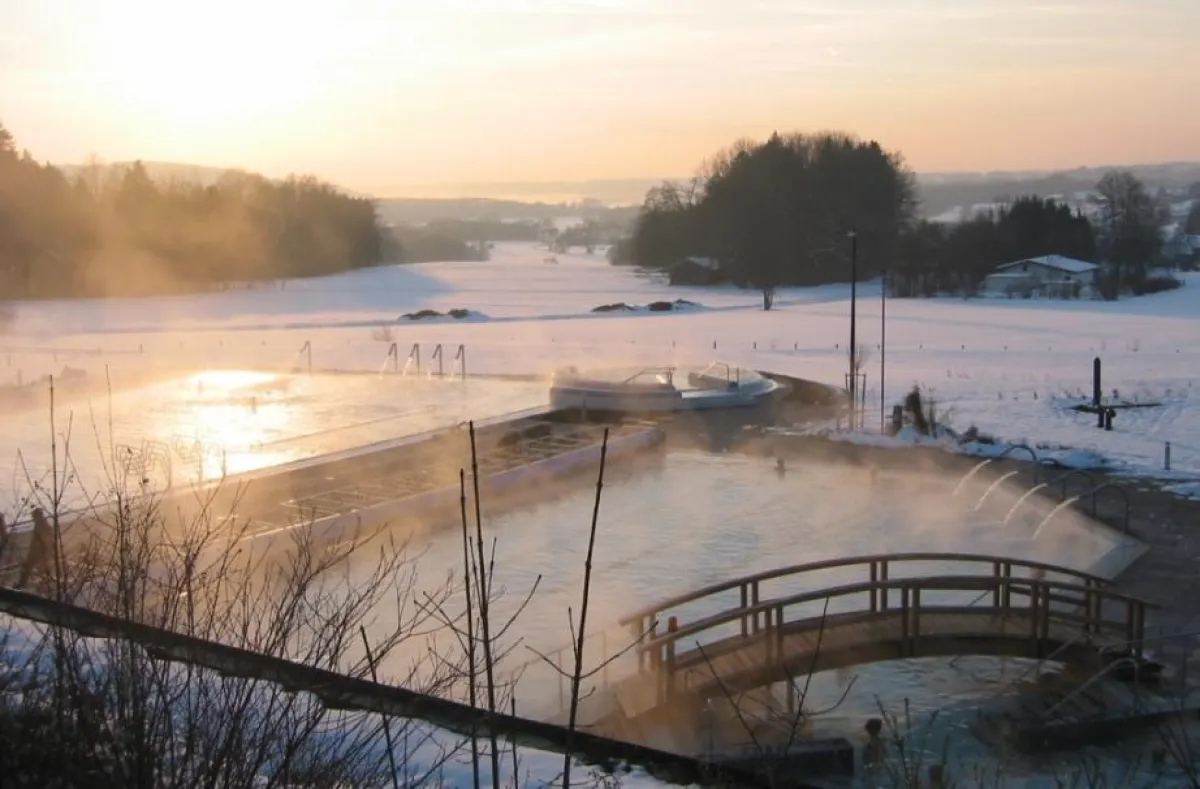 Außenbecken im Winter
