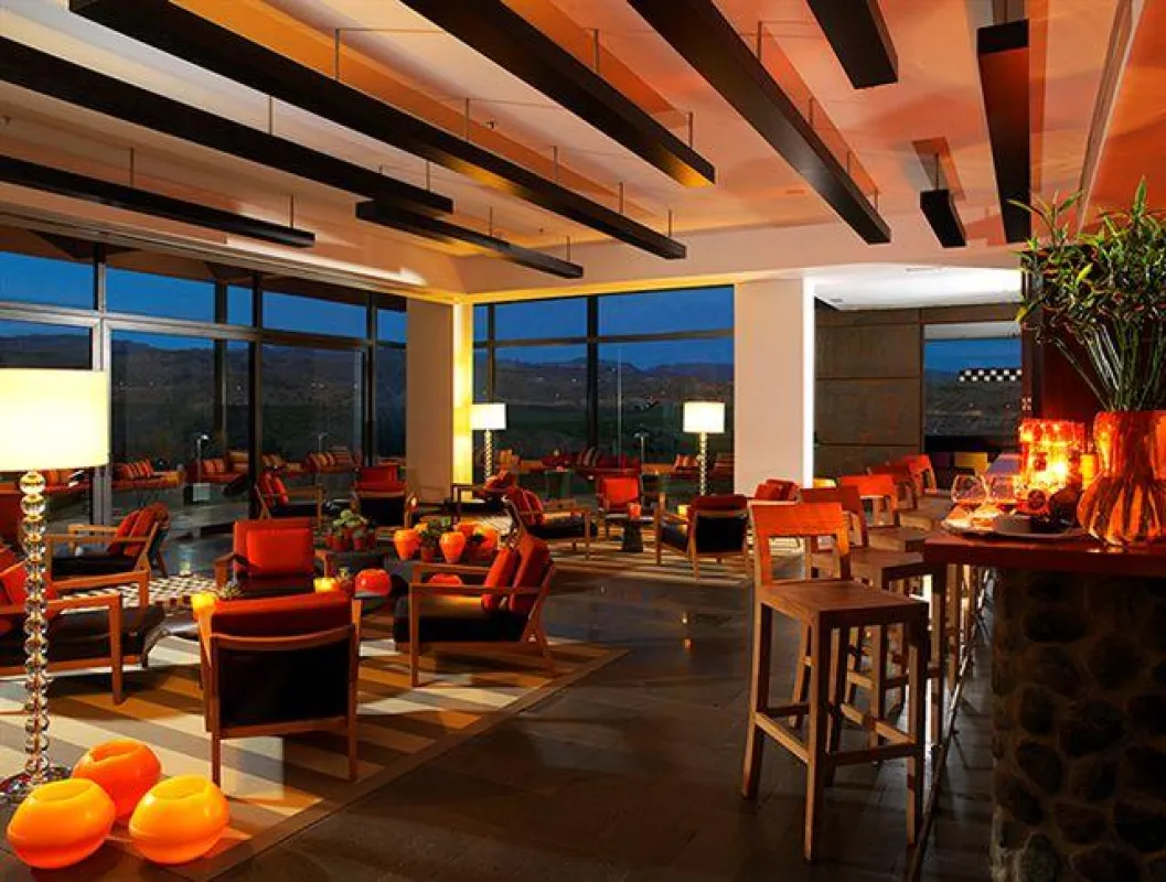 Lounge Bar 