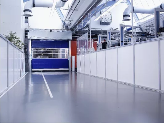 Bild: Mehr Sicherheit auf dem „Material-Highway“ - Siemens-Gebäudetechniker setzen auf Efaflex-Schnelllauftore